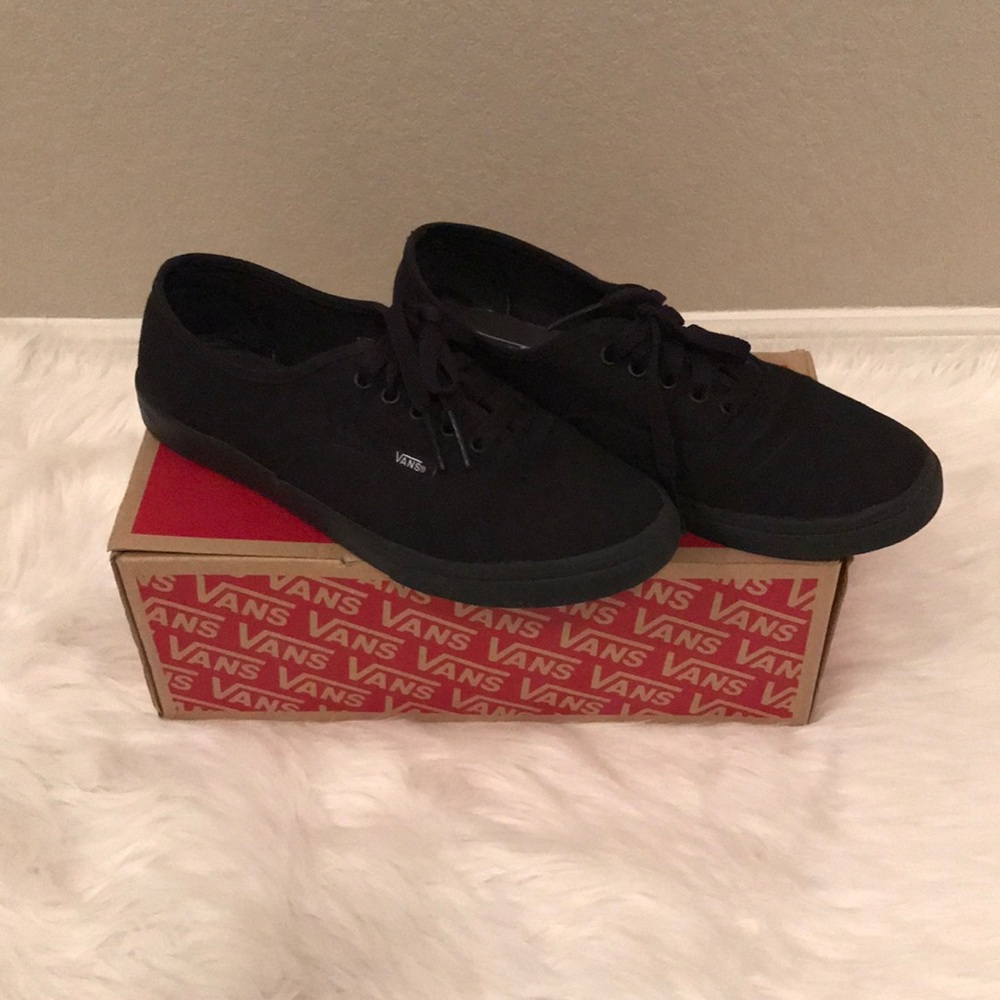 Women’s clothes, shoes and more! 🤑